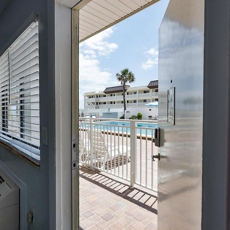 Coastal Waters 107 - A Studio Poolside Retreat New Smyrna Beach Kültér fotó