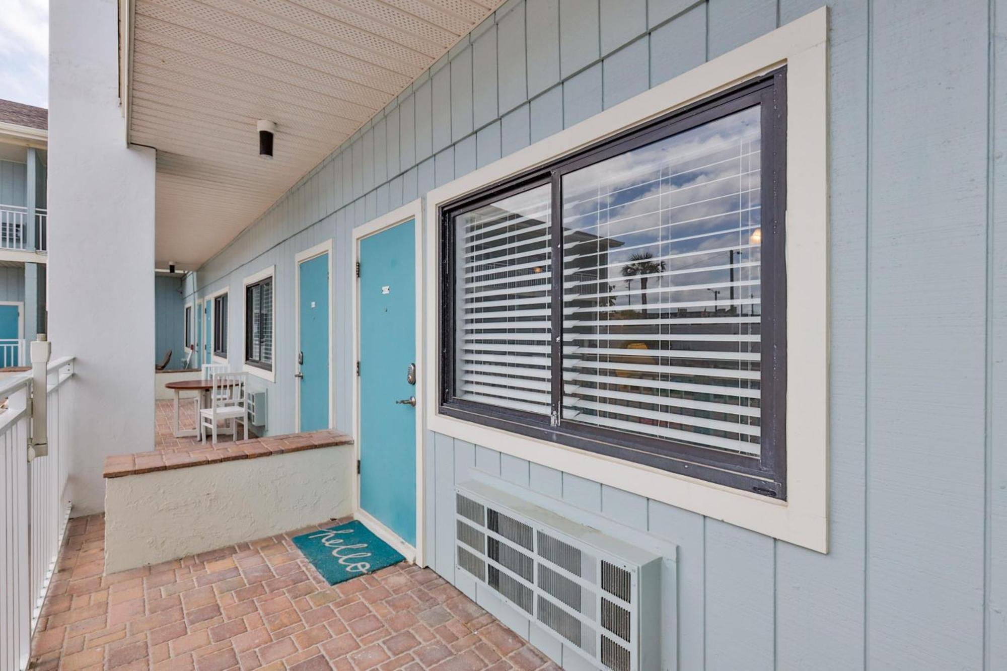 Coastal Waters 107 - A Studio Poolside Retreat New Smyrna Beach Kültér fotó