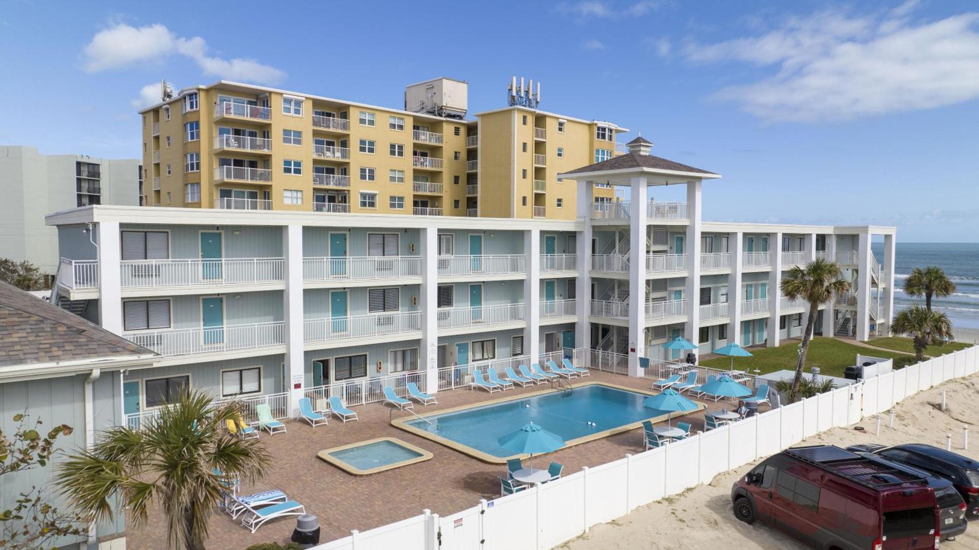 Coastal Waters 107 - A Studio Poolside Retreat New Smyrna Beach Kültér fotó