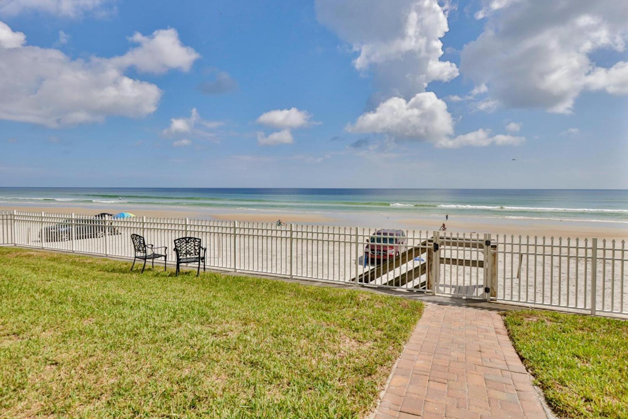 Coastal Waters 107 - A Studio Poolside Retreat New Smyrna Beach Kültér fotó